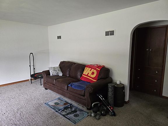 5th image of 113 W Spring St