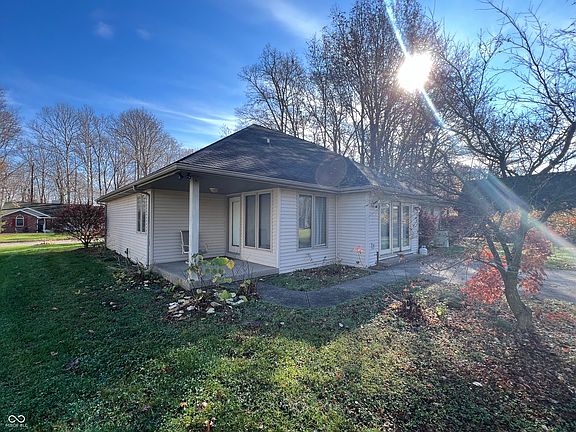 3rd image of 379 Big Horn Ln