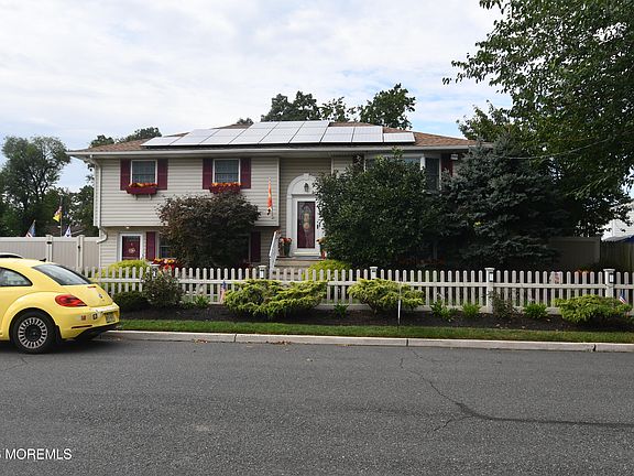 2nd image of 902 10th Street