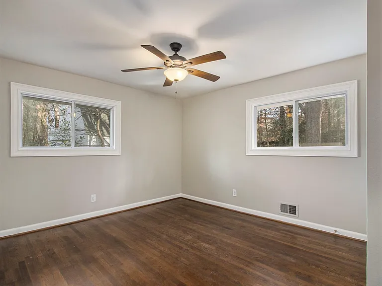 1623 Moncrief Cir — Photo 28