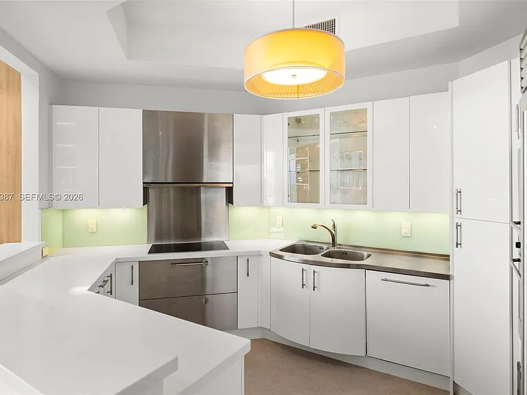 100 S Pointe Dr #501 — Photo 7