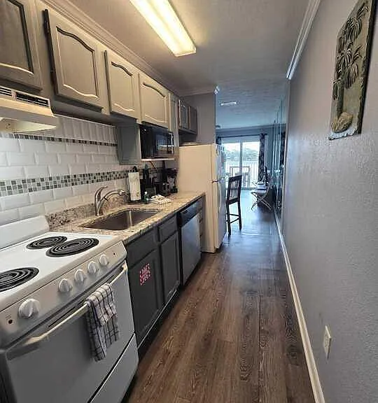 301 Lullwater Dr #401 — Photo 4