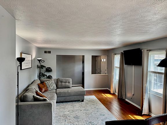 3rd image of 102 Stonegate Dr