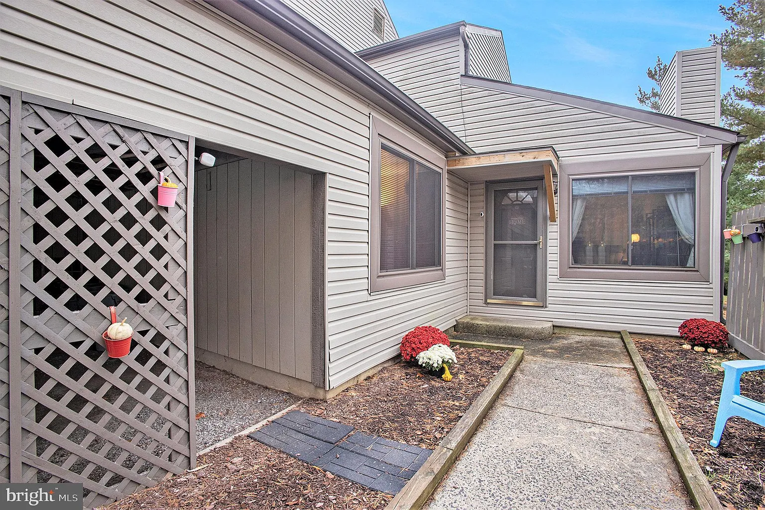 438 Bridge St photo 1