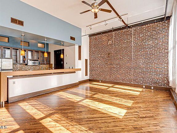 5th image of 129 W Jackson Ave