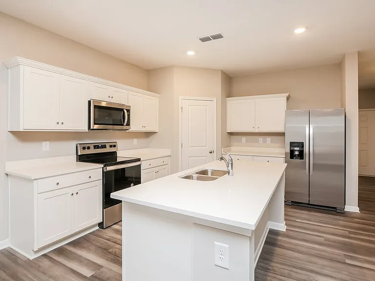 265 Pond Ct — Photo 7