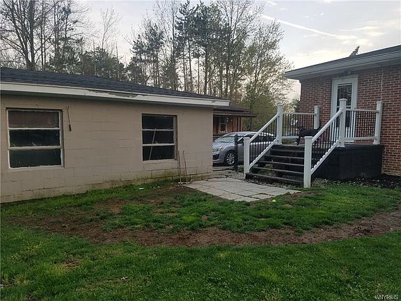 3rd image of 6721 Wayne Dr