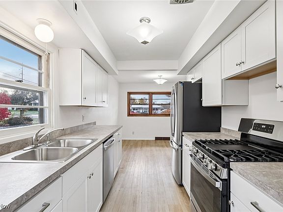 2nd image of 1890 Lynn Mar Ave