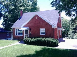 526 Sherwood Ave, East Dubuque, IL 61025
