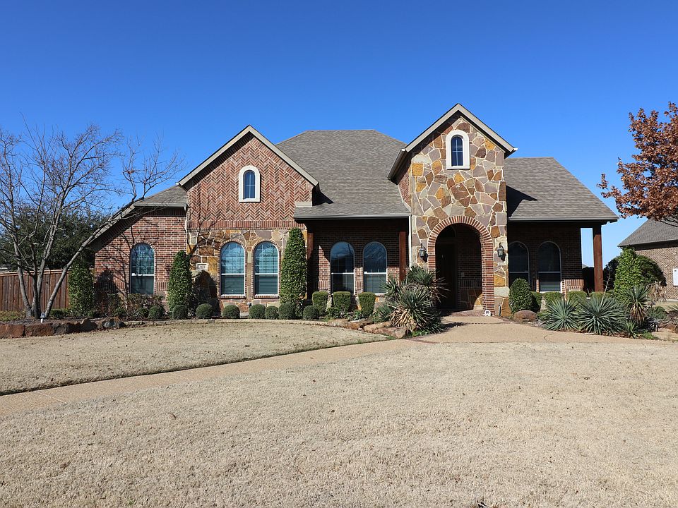 1st image of 301 Waterford Ln