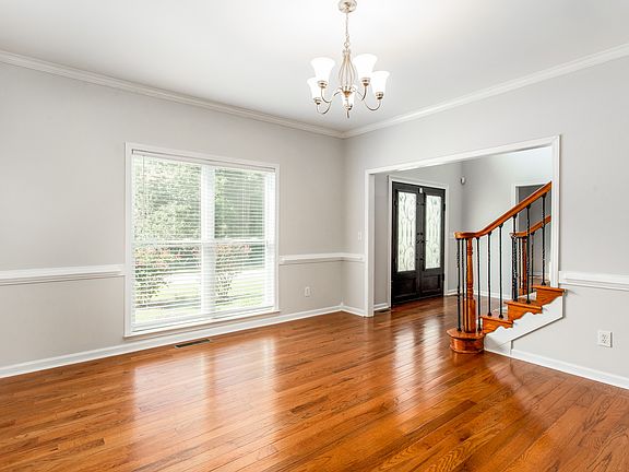 4th image of 25 Woods Creek Ct