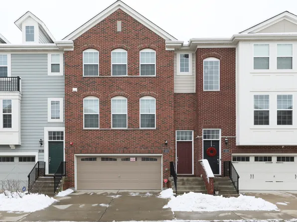 33 Neri Dr, Schaumburg, IL 60194