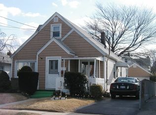 22 Remsen Ave, Valley Stream, NY 11580