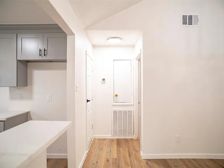 9214 Woodland Oaks Dr — Photo 18
