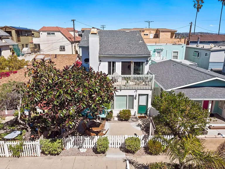 830 Jamaica Ct — Photo 2