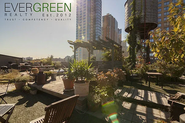 Rented by Evergreen Apartments BK | media 36