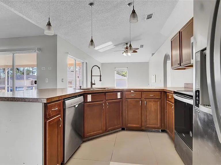 37 Peterlee Ct — Photo 17