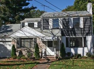 986 Phelps Rd, Teaneck, NJ 07666