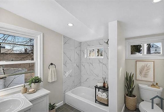 4th image of 123-125 Steuben St #2