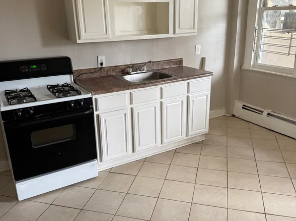 210 Arch St #B2, New Britain, CT 06051