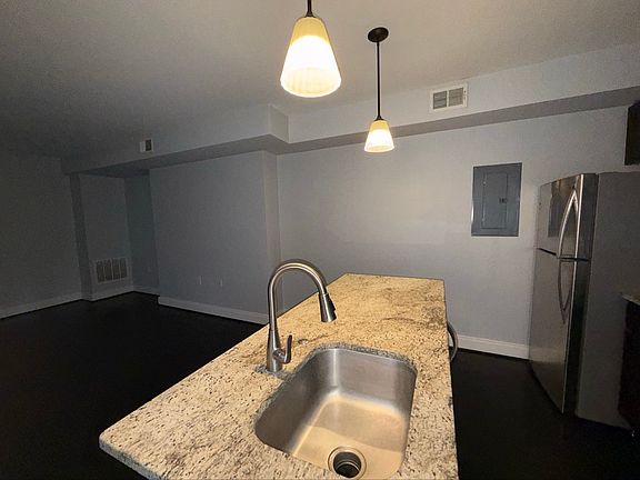 4th image of 890 Tyson St #1C