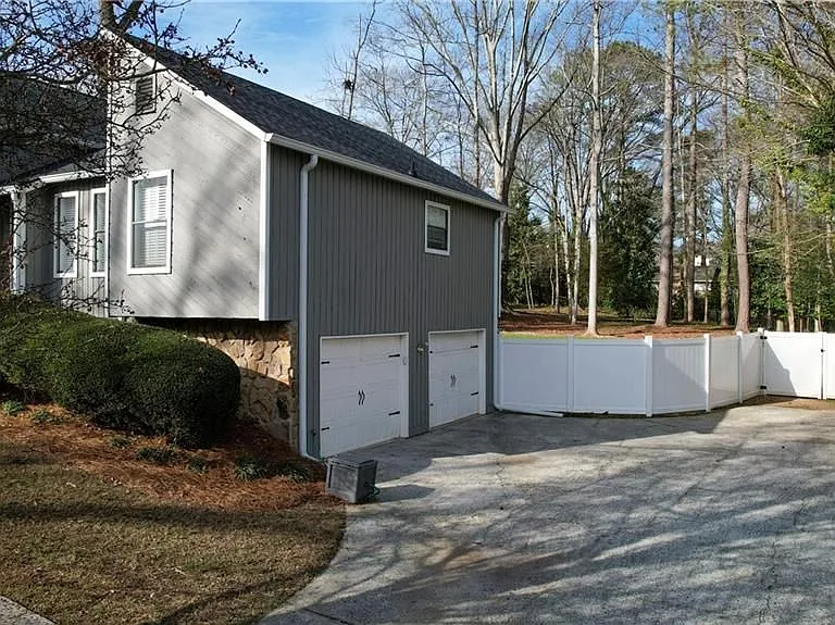 516 Faith St — Photo 2