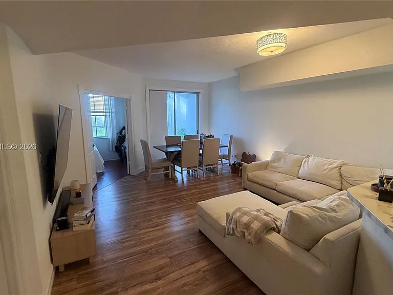 735 SW 148th Ave #1711 — Photo 8