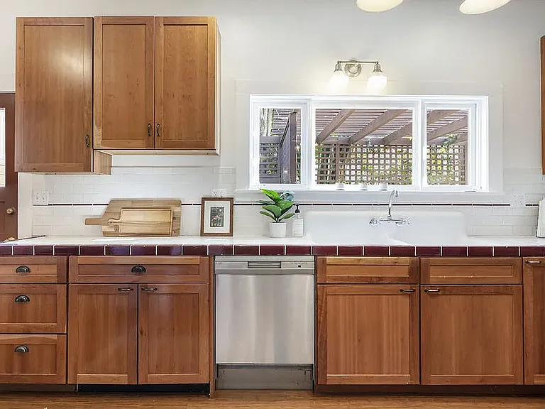 1332 Edgecliffe Dr — Photo 14