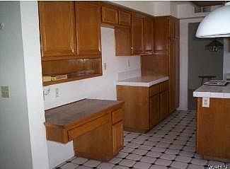 Huge 4-bedroom home, landscaped - Photo 5