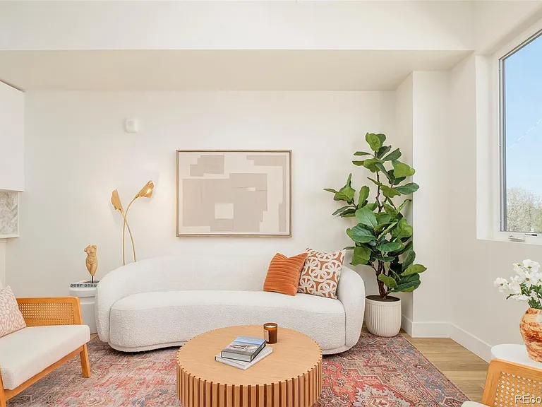 2105 S Galapago St #12 — Photo 15