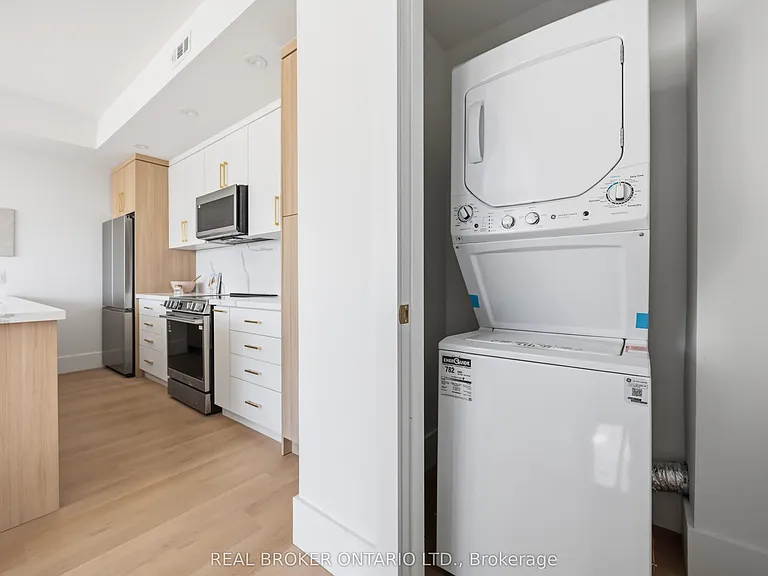 102 Boultbee Ave #B — Photo 8