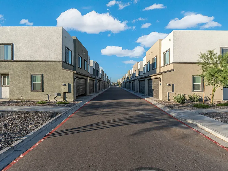 Raymond Place Townhomes — Photo 6