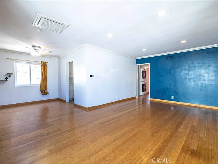 1227 E 1st St — Photo 5