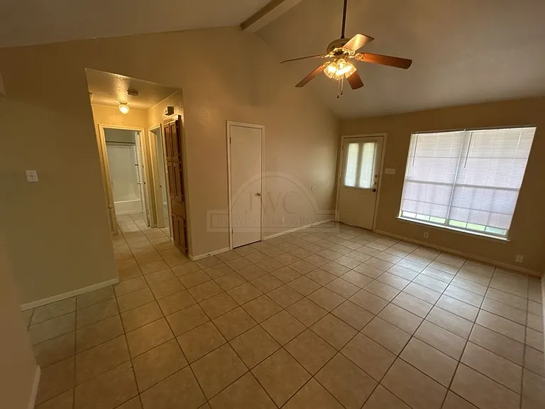 1905 Windward Dr — Photo 5