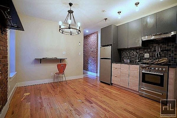 1st image of 297 Bainbridge St #1R