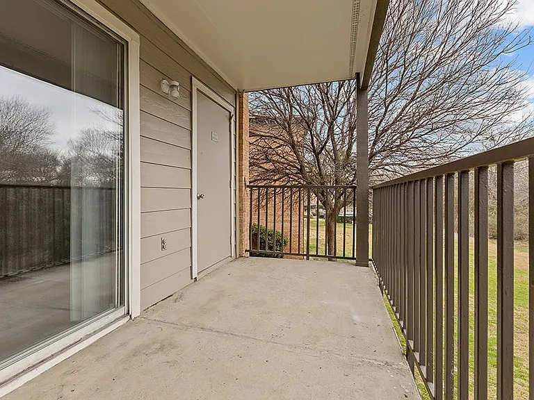 Valley Ridge Apartment Homes — Photo 20