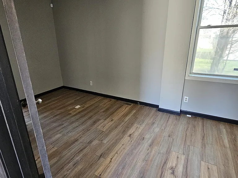 602 W Burlington Ave — Photo 4