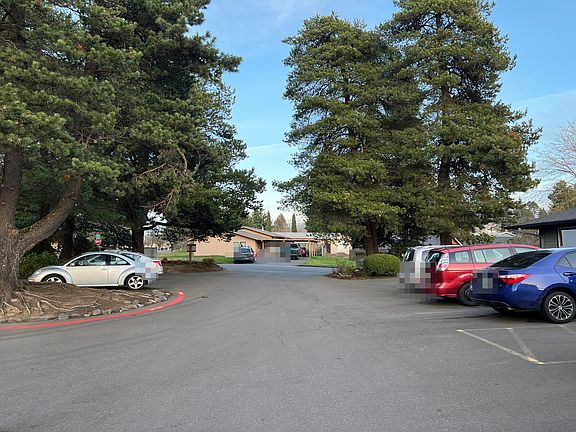 3rd image of 16810 SW Gleneagle Dr APT 31E