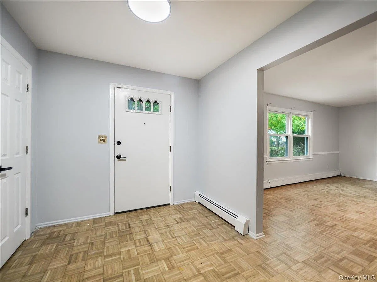 5 bed, 3.0 bath, 3764 sqft, $5,250 — Photo 4