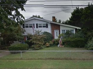 194 W 23rd St, Deer Park, NY 11729