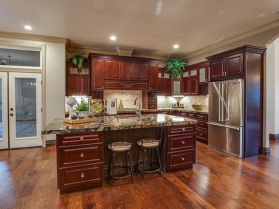 4th image of 10226 Savannah Ct