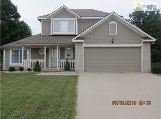 6010 N Clinton Ln, Gladstone, MO 64119