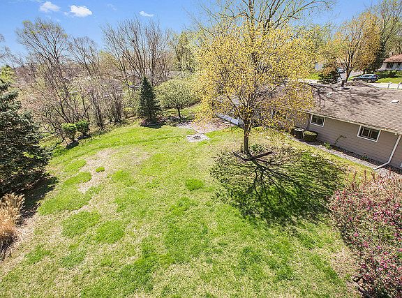 4th image of 16201 Laurel Dr