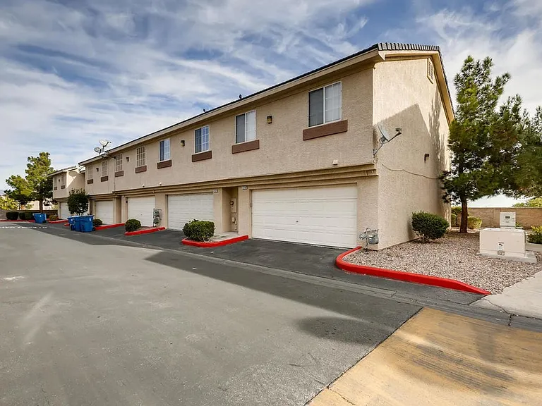 1232 Dusty Creek St — Photo 27