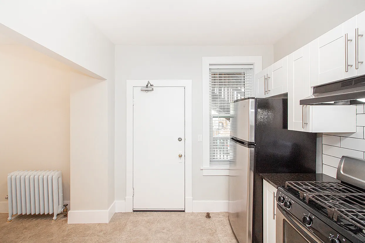 883 Grosvenor Avenue — Photo 4