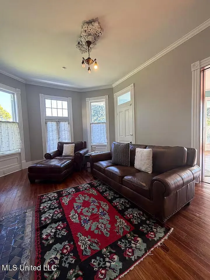 4 bed, 4.0 bath, 4489 sqft, $4,500 — Photo 4