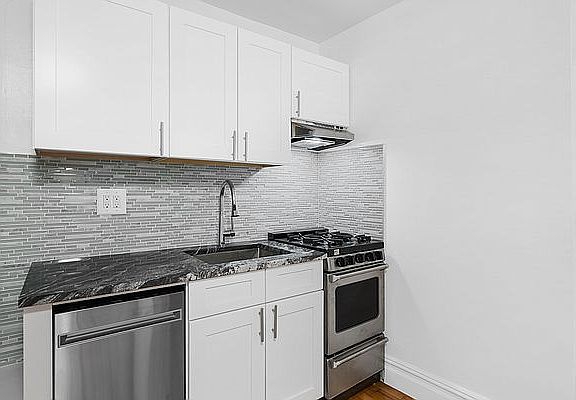 4th image of 222 W 10th St #B2