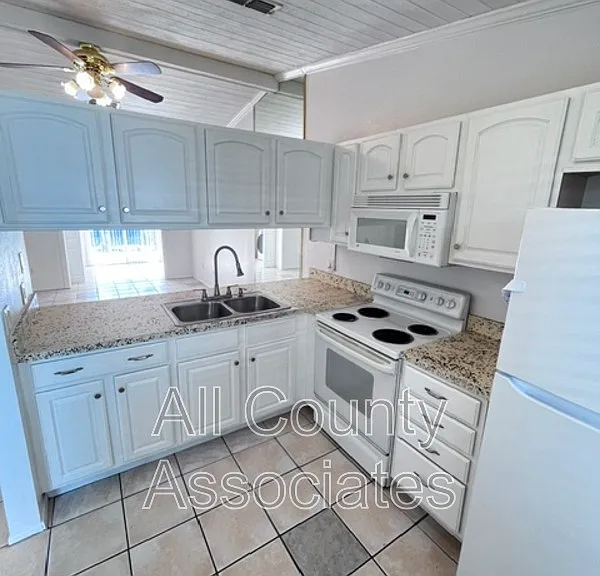 6431 Drexel Dr #8 — Photo 11