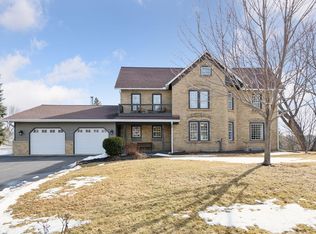 8565 Alisa Ct, Chanhassen, MN 55317
