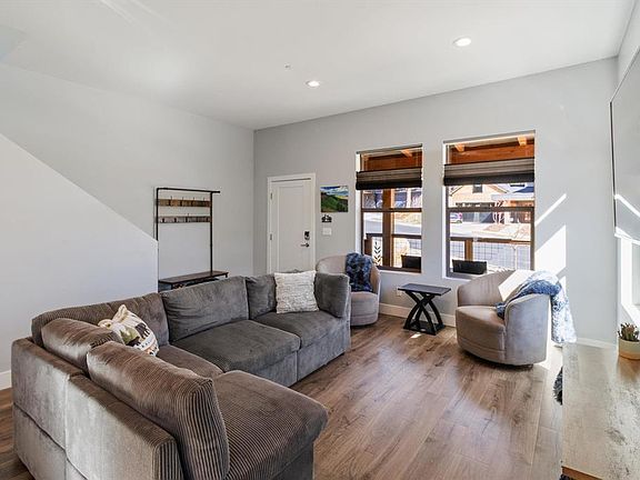 3rd image of 41 Wild Iris Avenue